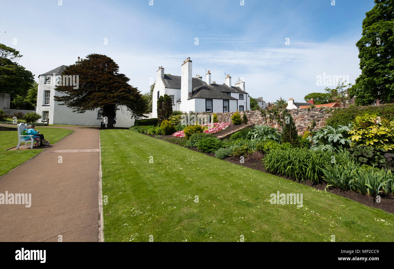 Vista dei giardini a North Berwick Lodge, in East Lothian, Scozia, Regno Unito, Gran Bretagna Foto Stock