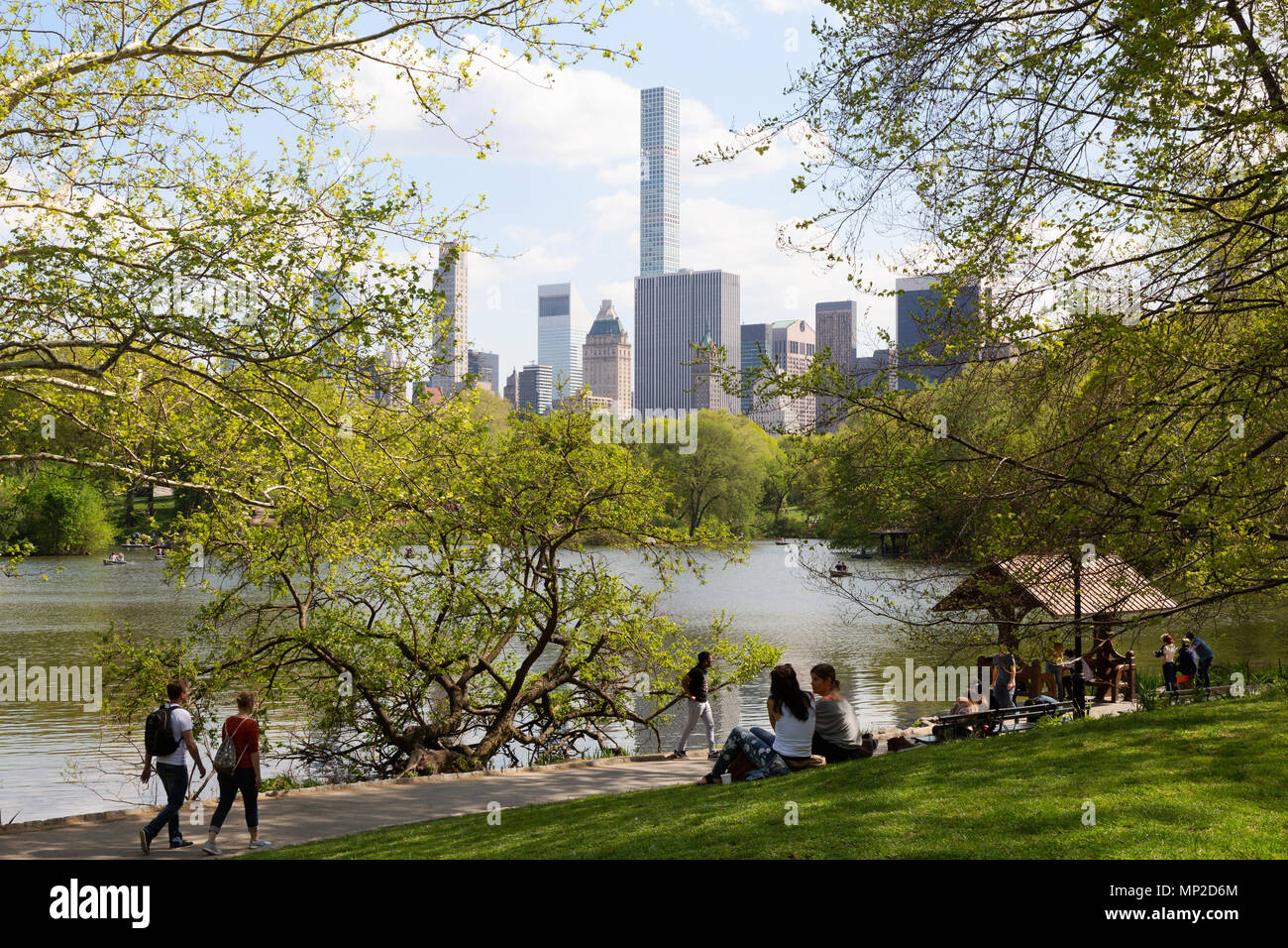 La gente che camminava nel Central Park di New York City, Stati Uniti d'America Foto Stock