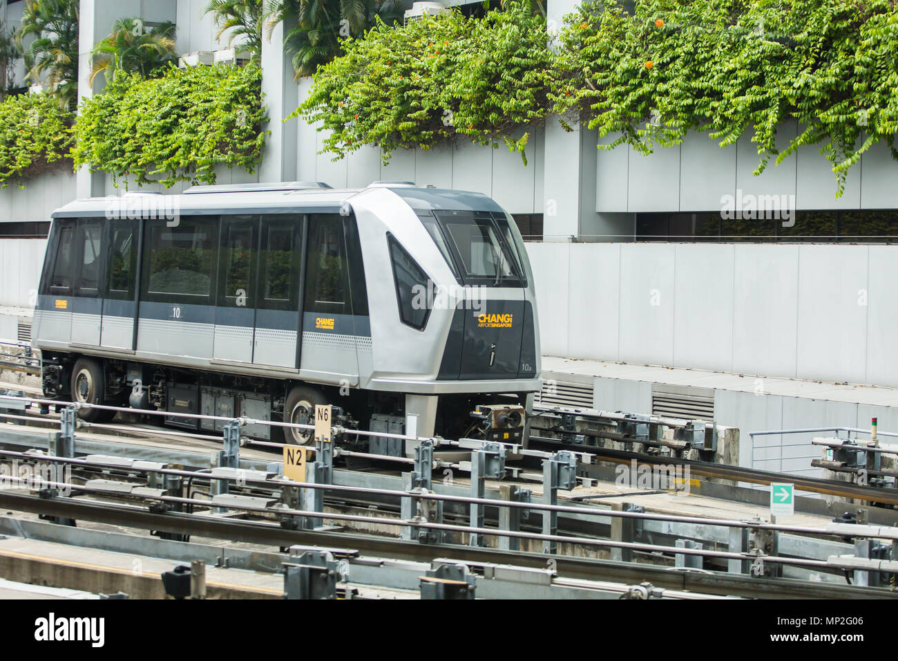 Aeroporto di Changi, sistema di skytrain automatizzato per trasportare i passeggeri ai vari terminal aeroportuali. Singapore. Foto Stock