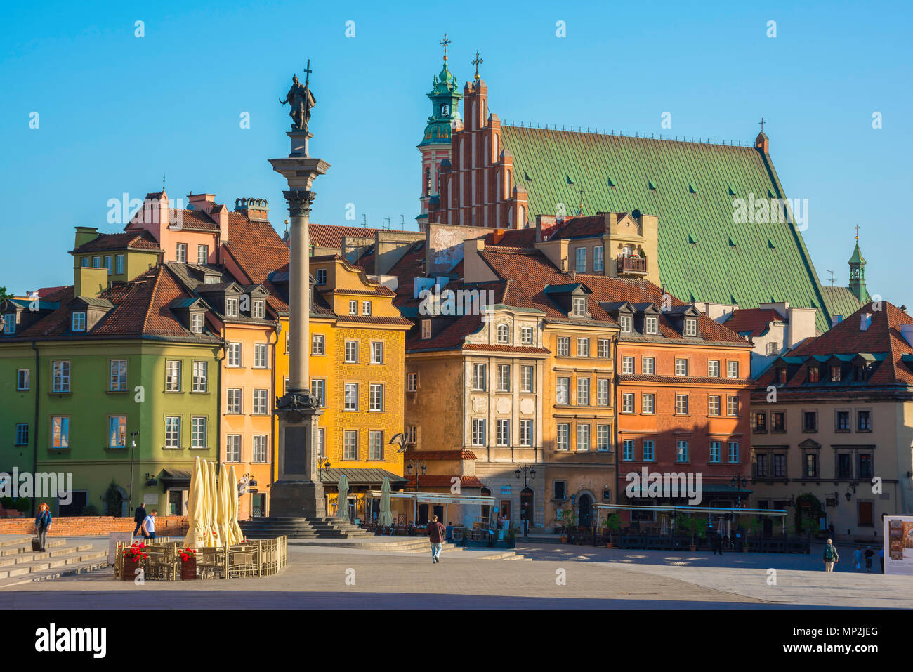 Centro storico di Varsavia, vista della storica Piazza reale barocca (Plac Zamkowy) nella colorata Città Vecchia - la stare Miasto - quartiere di Varsavia, Polonia. Foto Stock