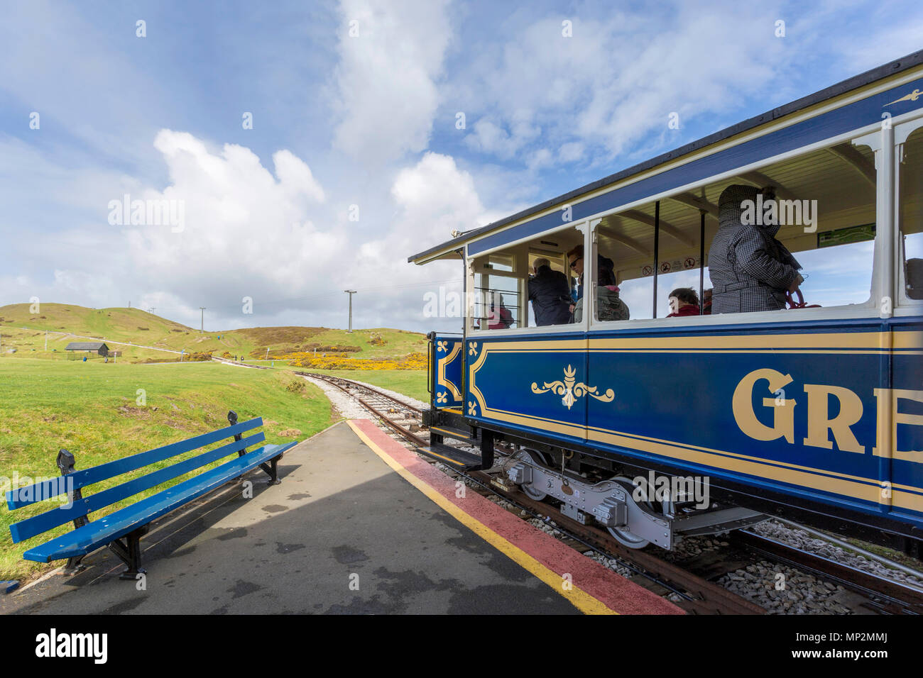 Great Orme Tramway, la Gran Bretagna è soltanto il cavo-trasportata su strada pubblica tramvia alto Great Orme Country Park & Riserva Naturale, Llandudno, Galles del Nord, Regno Unito. Foto Stock