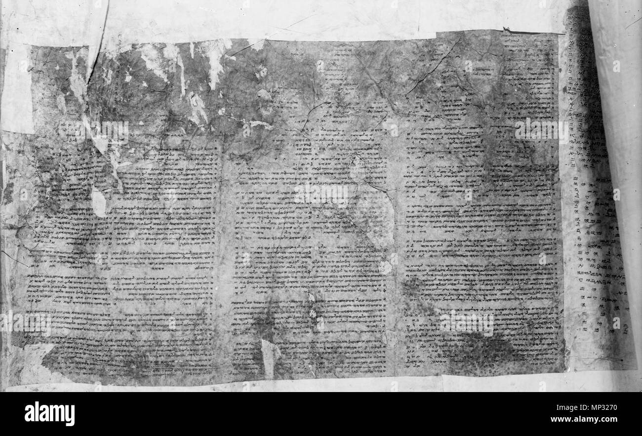 . Inglese: i Samaritani di Nablus (Shechhem). Dettagli del più antico di scorrimento. La fotografia presa approssimativamente 1900 a 1920. Colonia americana (Gerusalemme). Foto Dept. 1088 Samaritano Pentateuco (dettaglio) Foto Stock