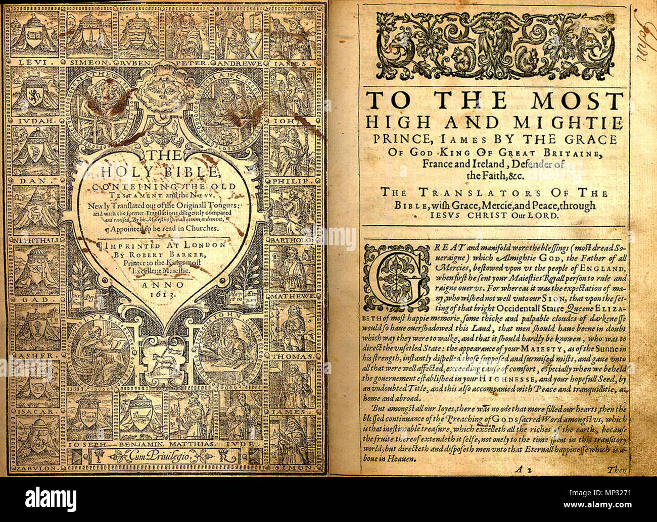 . Inglese: Titlepage e dedizione da un 1613 King James la Bibbia stampata da Robert Barker. 1613. Gli evangelisti e inizio del XVII secolo i traduttori 766 KingJamesBible1612-1613 Foto Stock