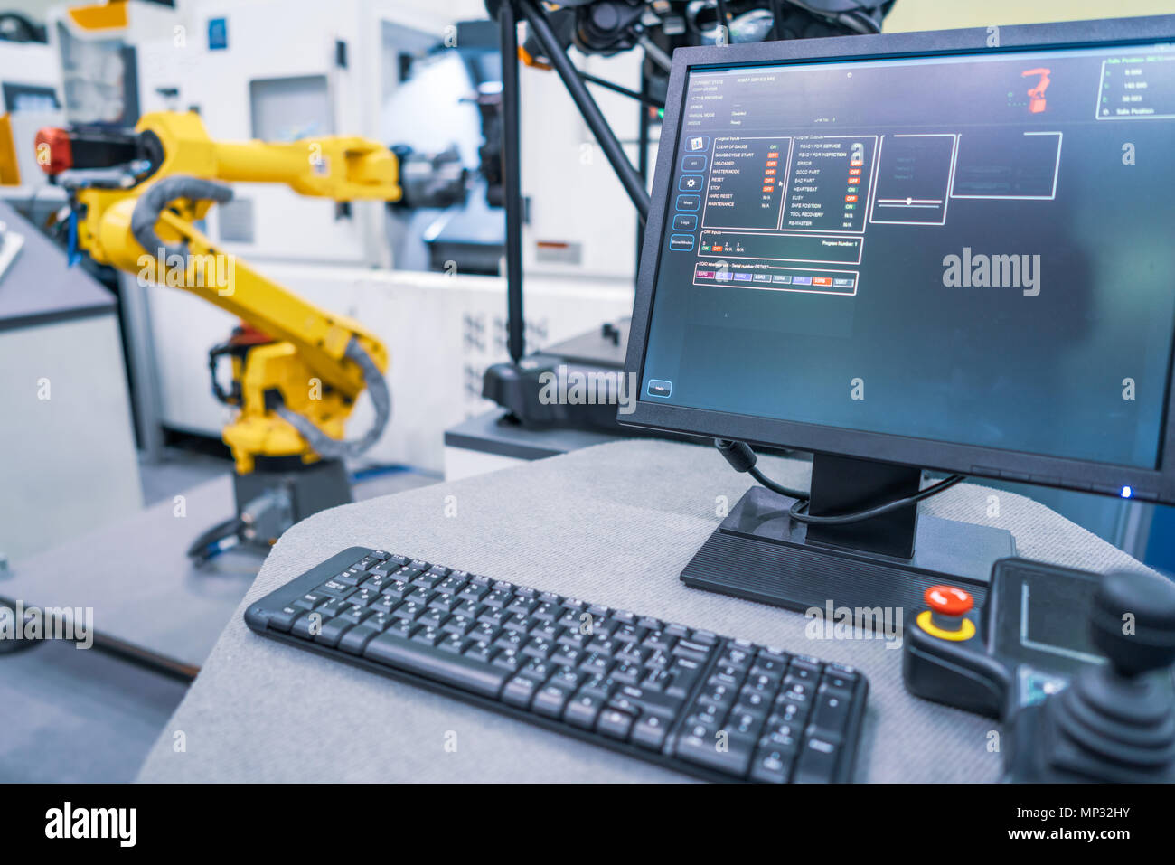 Il braccio robotico di linee di produzione industriale moderna tecnologia. Cella di produzione automatica. Foto Stock