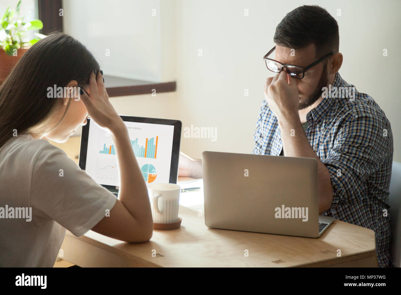 I lavoratori hanno sottolineato a proposito di Azienda fallimento e calo dei redditi Foto Stock
