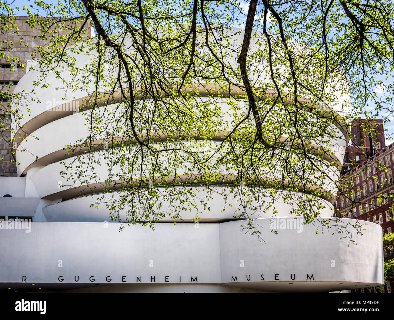 Il Guggenheim Museum di arte moderna vicino al Central Park di New York City, Stati Uniti d'America. Foto Stock