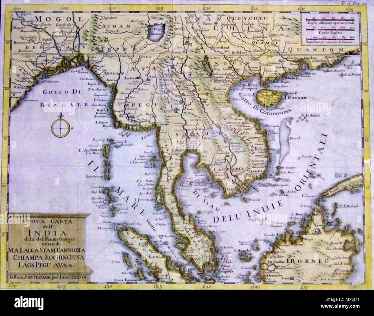 . Inglese: Mano colorati incisi in rame mappa intitolate "Nvoua Charta dell' India di la' del Fiume Gange overo di Malacca Siam Cambogia Chiampa Kochinchina Laos Pegu Ava & c.". Mappa mostra in Indocina e sud-est asiatico con il golfo del Bengala, Singapore, Sumatra, Borneo e altre città. Mappa pubblicato in Amsterdam da Isac Tirion, 1750. 1750. Isac Tirion 853 mappa mostra in Indocina e sud-est asiatico 1750 Foto Stock