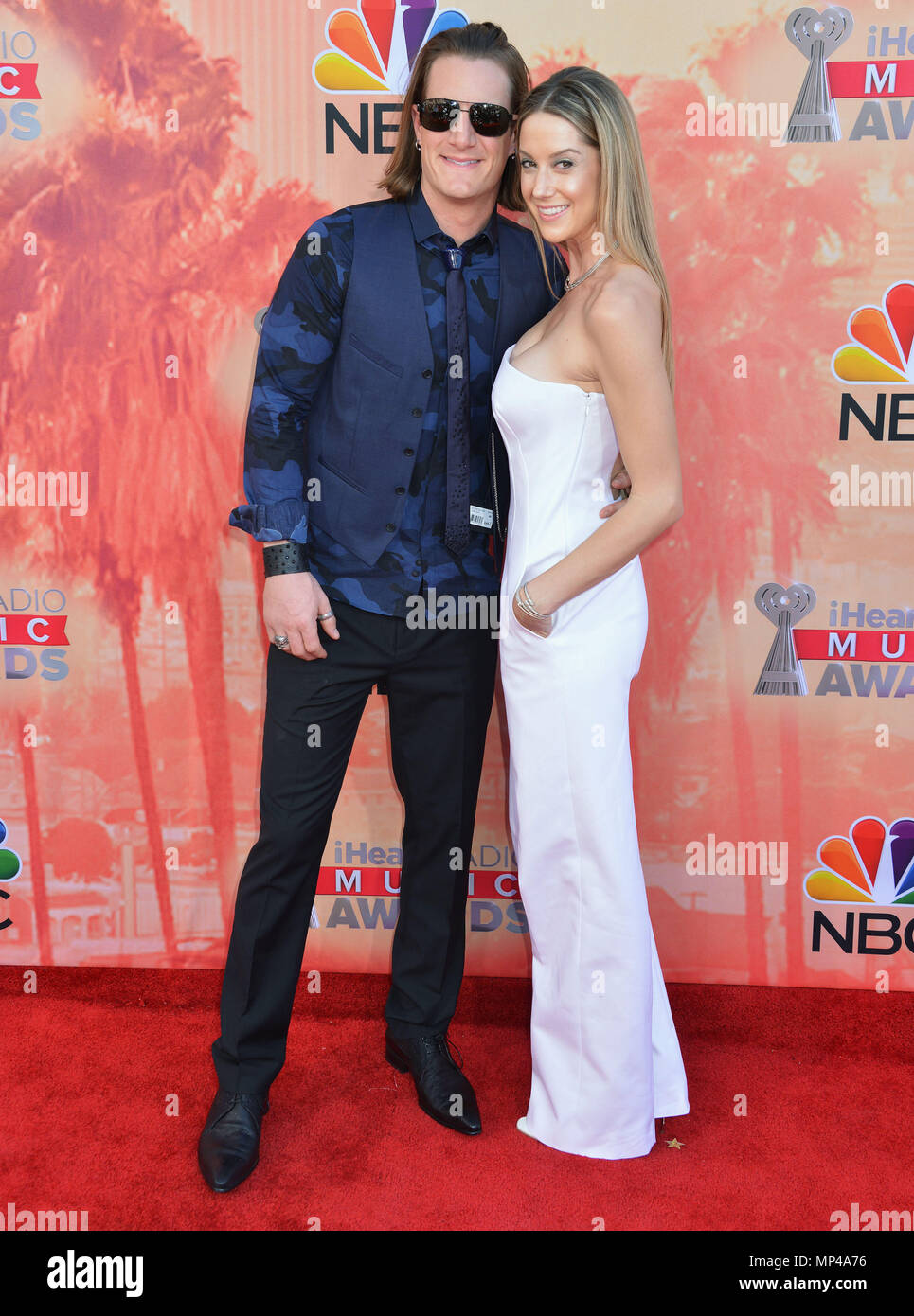 Tyler Hubbard, Hayley Stommel 253 al iHeartRADIO Music Awards 2015 presso lo Shrine Auditorium di Los Angeles. Marzo 29, 2015.Tyler Hubbard, Hayley Stommel 253 ------------- Red Carpet Event, verticale, STATI UNITI D'AMERICA, industria cinematografica, celebrità, fotografia, Bestof, arte cultura e intrattenimento, Topix celebrità moda / Verticale, meglio di, evento nella vita di Hollywood - California, moquette rossa e dietro le quinte, USA, industria cinematografica, celebrità, movie celebrità, personaggi televisivi, musica celebrità, fotografia, Bestof, arte cultura e intrattenimento, Topix, verticale, famiglia da dall'anno , 2015, inq Foto Stock