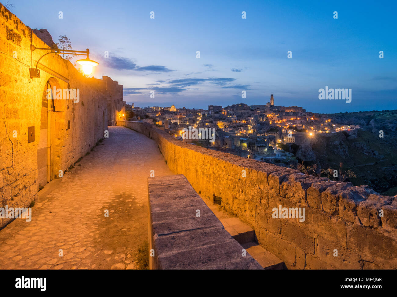 Matera (Basilicata) - Il centro storico della meravigliosa città di pietra del sud Italia, una attrazione turistica per il famoso 'assi' old town. Foto Stock
