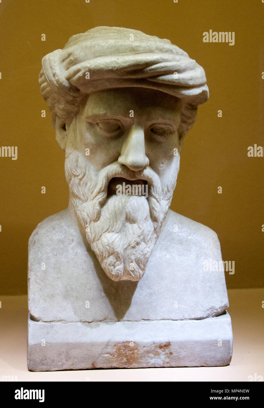 Pitagora nel Foro Romano . Copia romana di un originale greco dal 2º-1st secolo BC 1033 Pitagora nel Foro Romano, Colosseo Foto Stock