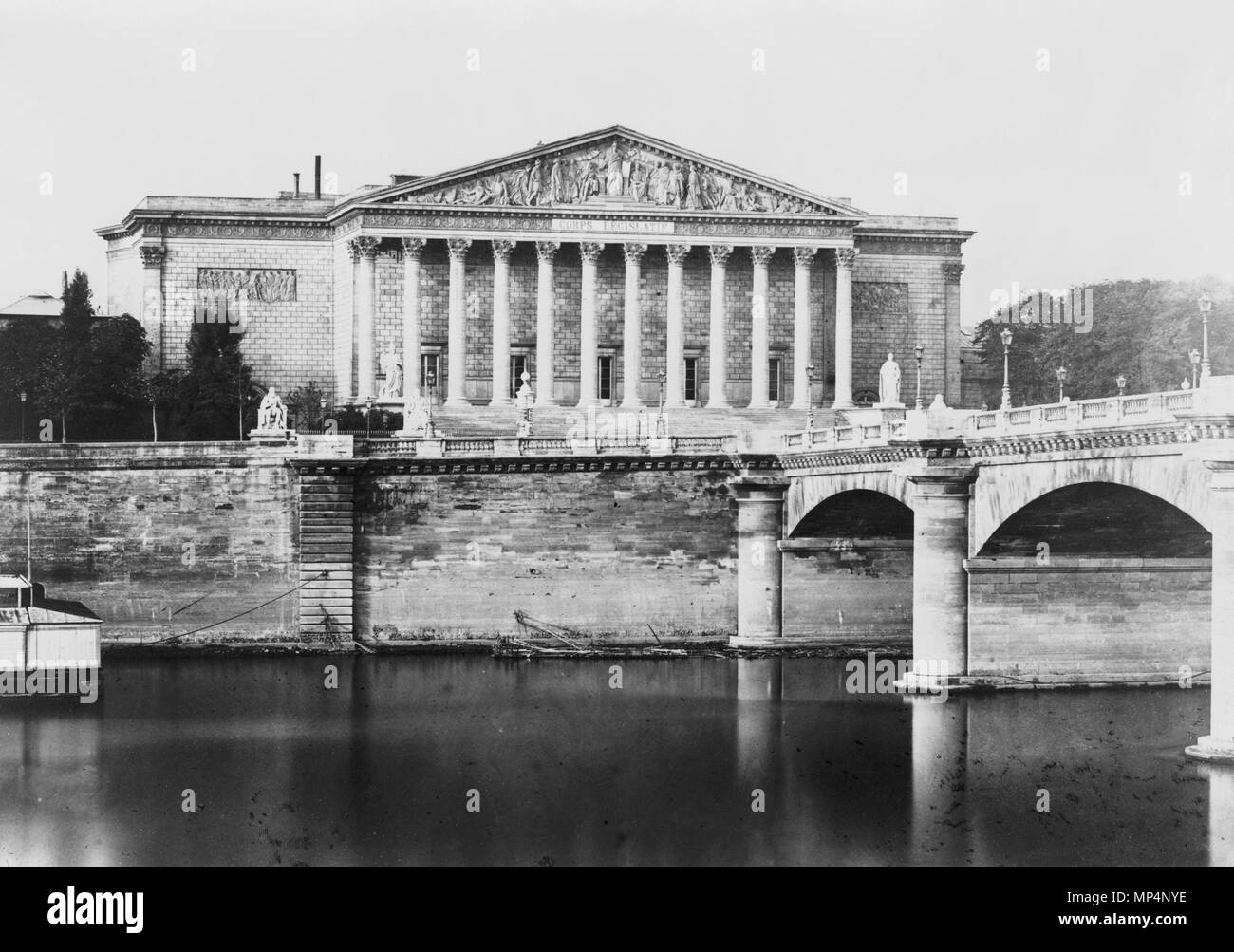 . Inglese: Palais Bourbon . tra 1851 e 1870. Édouard Baldus (1813-1889) nomi alternativi Édouard-Denis Baldus; Edouard Baldus; Eduard Baldus; Edouard-Denis Baldus; Edouard Denis Baldus Descrizione fotografo francese Data di nascita e morte 5 Giugno 1813 22 dicembre 1889 Luogo di nascita e morte Grunebach, la Prussia Parigi posizione di lavoro autorità di Parigi controllo : Q71244 VIAF: 29833701 ISNI: 0000 0000 8368 3572 ULAN: 500024737 LCCN: nr88012114 GND: 119234890 WorldCat 961 Paris, Palais Bourbon, tra 1851 e 1870 Foto Stock
