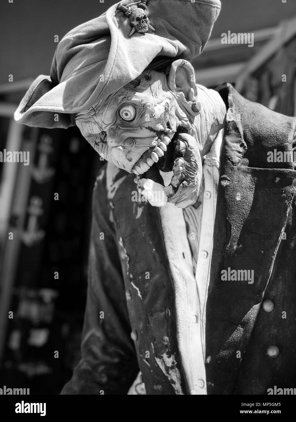 Chiusura del pirata zombie manichino Foto Stock