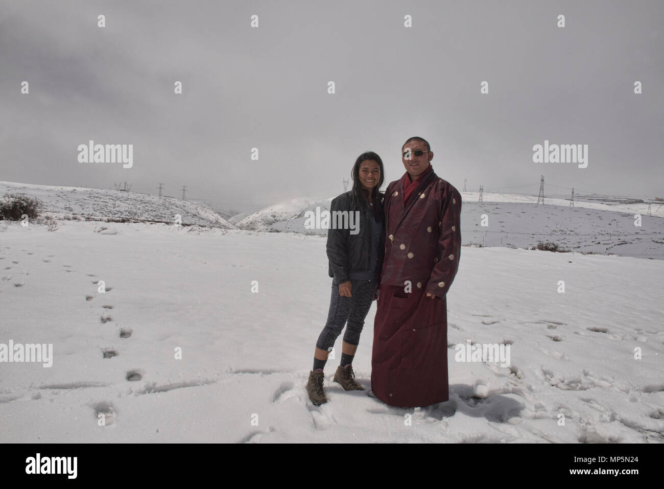 Neve fresca sul plateau tibetano, garze, Cina Foto Stock