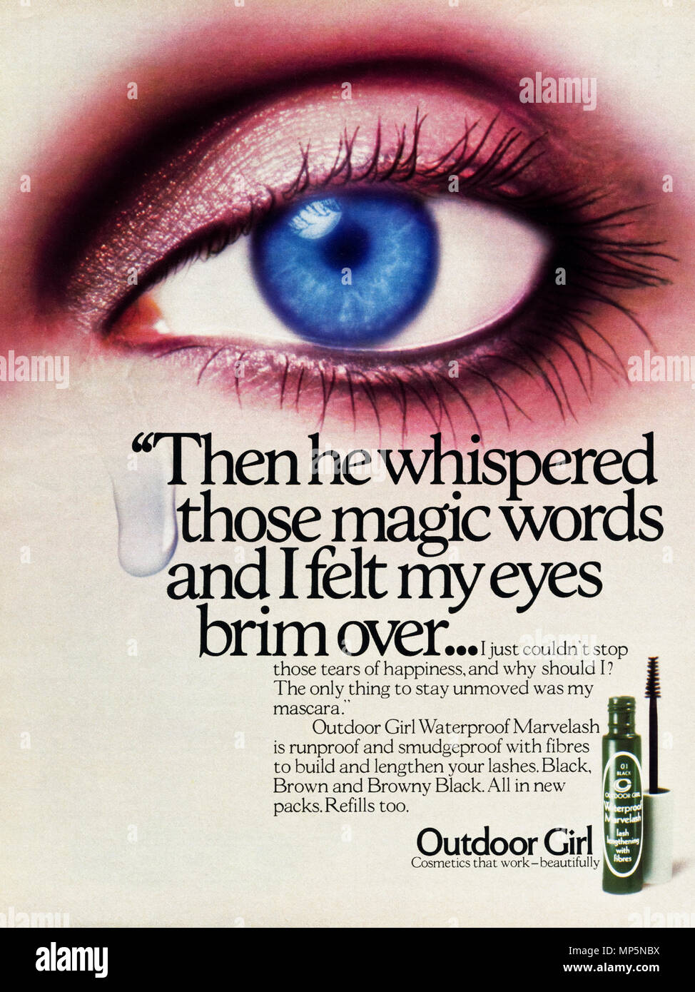 Anni ottanta originale vecchia vintage pubblicità pubblicità outdoor ragazza cosmetici annuncio nella rivista inglese circa 1980 Foto Stock