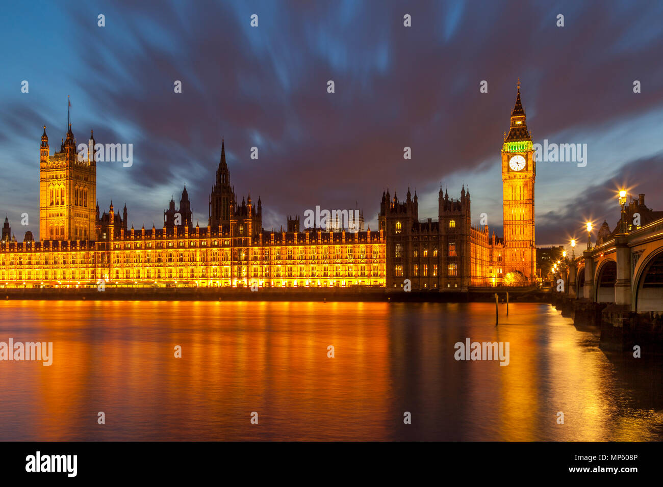 Il Big Ben e il Parlamento oltre il Fiume Tamigi, Londra Inghilterra, Regno Unito Foto Stock