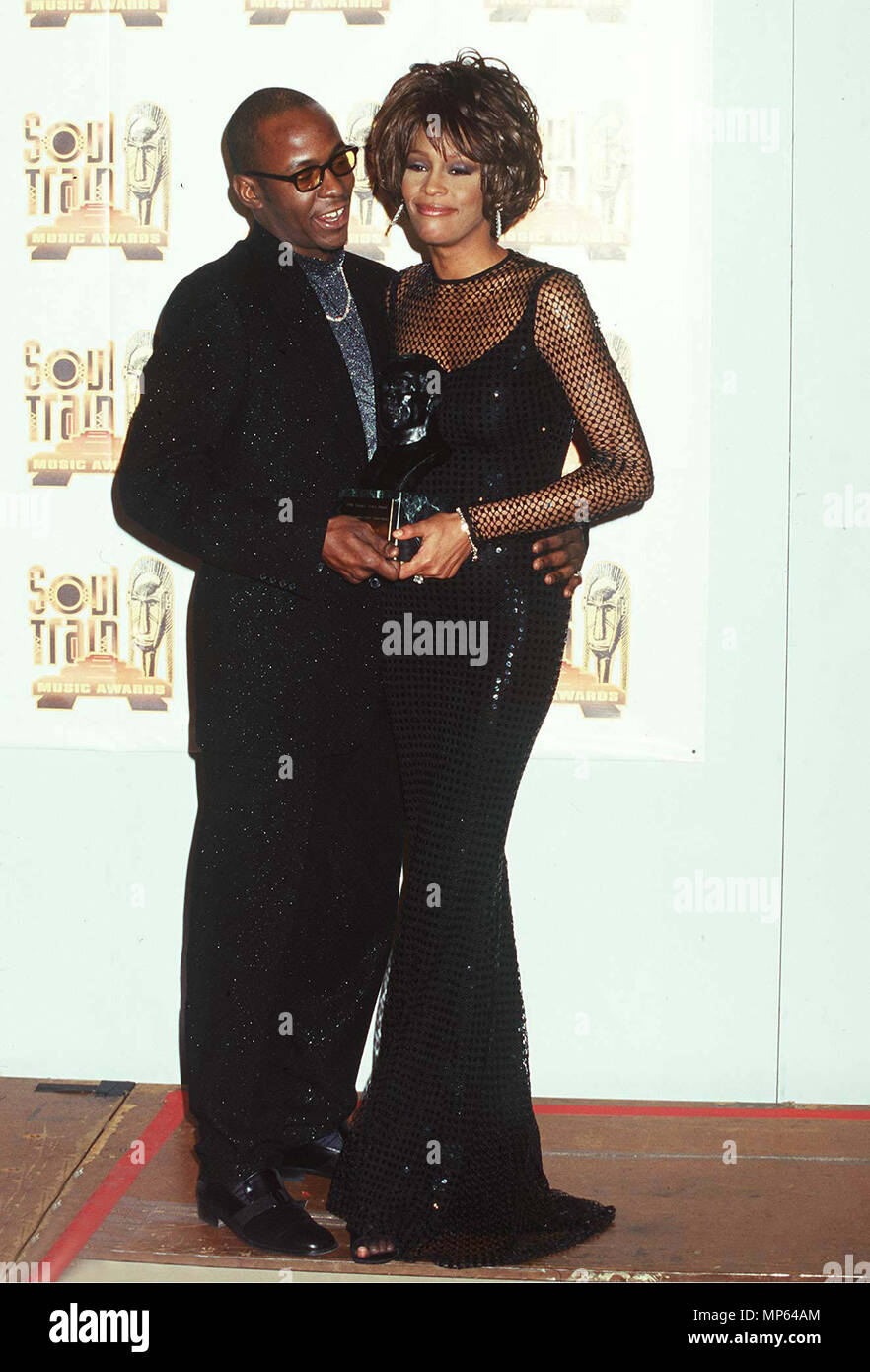 Whitney Houston Con Bobby Brown E La Figlia Cristina Whitney Houston Brown Bobby F Evento Nella Vita Di Hollywood California Tappeto Rosso Evento Stati Uniti D America Industria Cinematografica Celebrita Fotografia