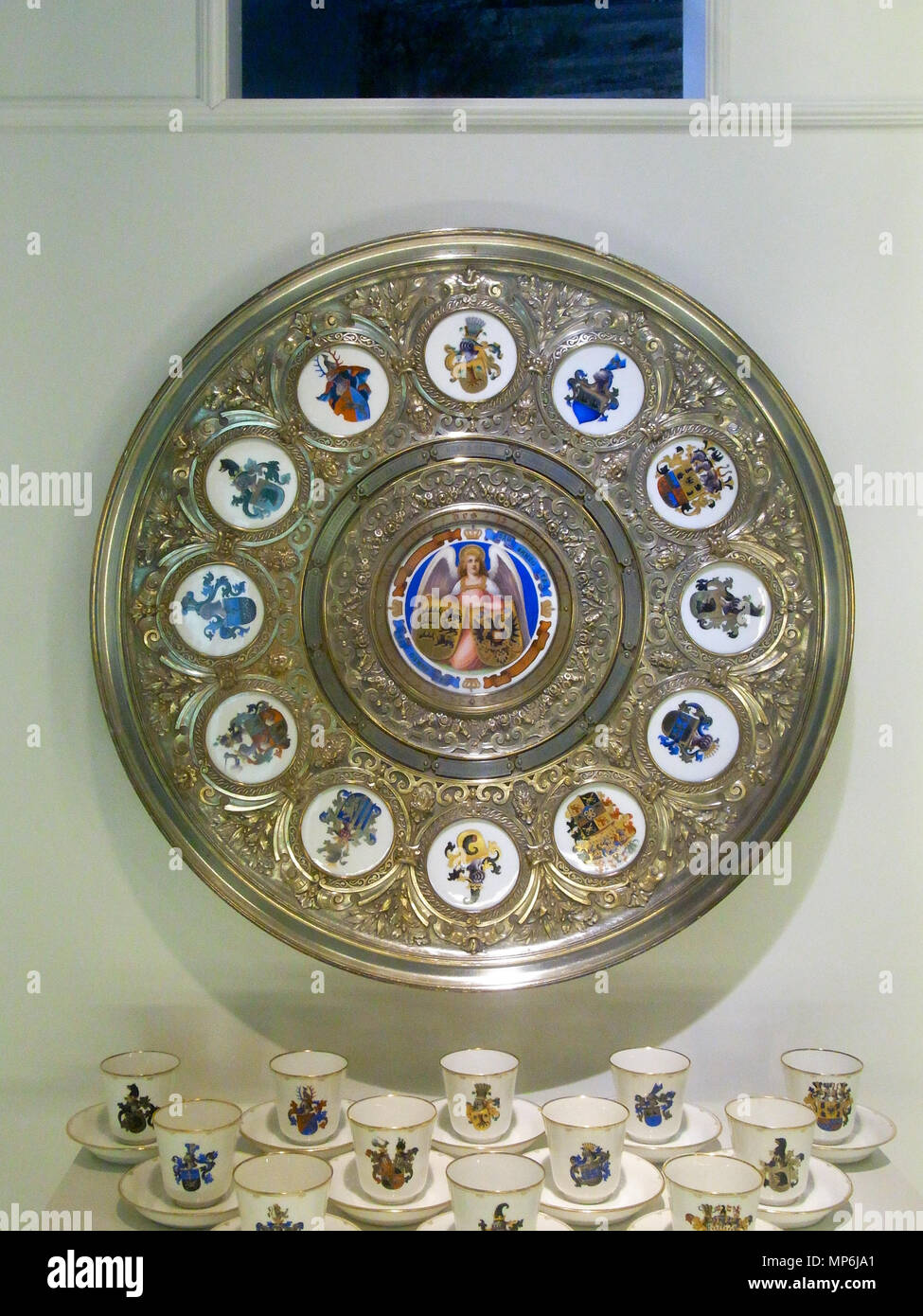 Exif delle immagini JPEG 791 Landesmuseum Württemberg-Schmuckteller mit Adelswappen-0237642 Foto Stock