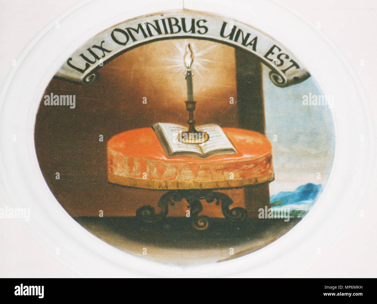 . Schlosskirche Weilburg, auf Holz gemaltes emblema: LUX OMNIBUS N.A. EST (Es ist ein Licht für alle) . Il 18 settembre 1998. Georg Friedrich Christian Seekatz (1683-1750); fotografato da Hermetiker 1103 Schlosskirche Weilburg 04 Foto Stock