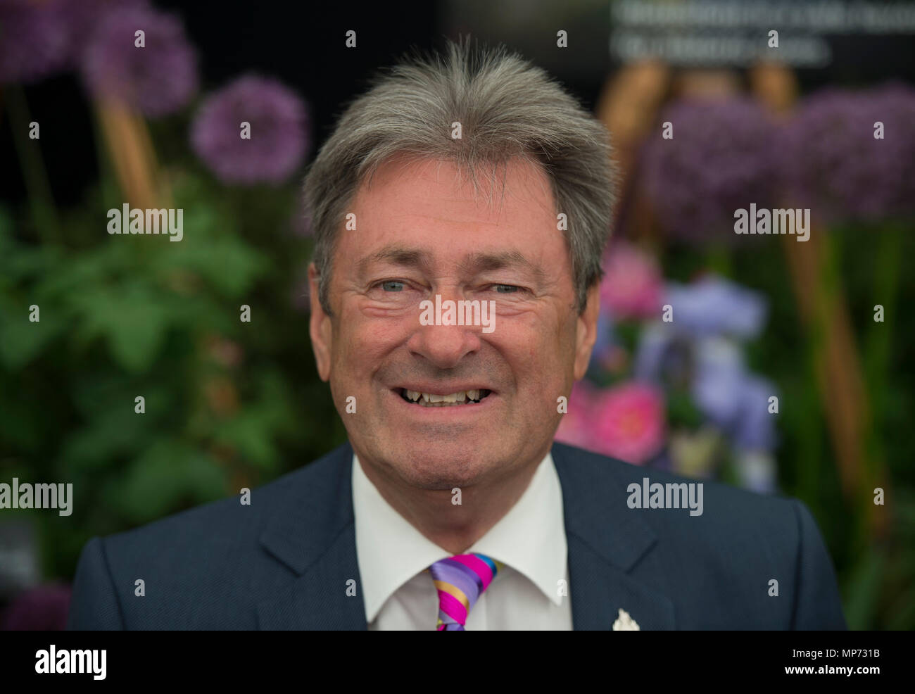 Royal Hospital Chelsea, Londra, Regno Unito. 21 Maggio, 2018. Premere il tasto giorno per la RHS Chelsea Flower Show 2018. Foto: il patrimonio vegetale presidente Alan Titchmarsh visita il patrimonio vegetale stand nel padiglione grande nella celebrazione del loro quarantesimo anniversario. Credito: Malcolm Park/Alamy Live News. Foto Stock