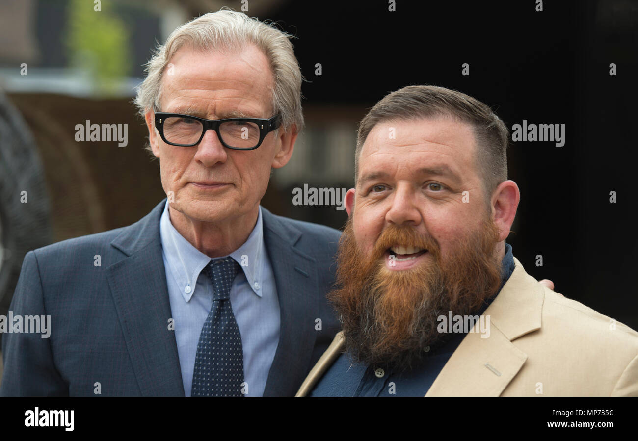 Royal Hospital Chelsea, Londra, Regno Unito. 21 Maggio, 2018. Premere il tasto giorno per la RHS Chelsea Flower Show 2018. Foto: Attori Bill Nighy e Nick Frost presso la Mostra dei Fiori. Credito: Malcolm Park/Alamy Live News. Foto Stock