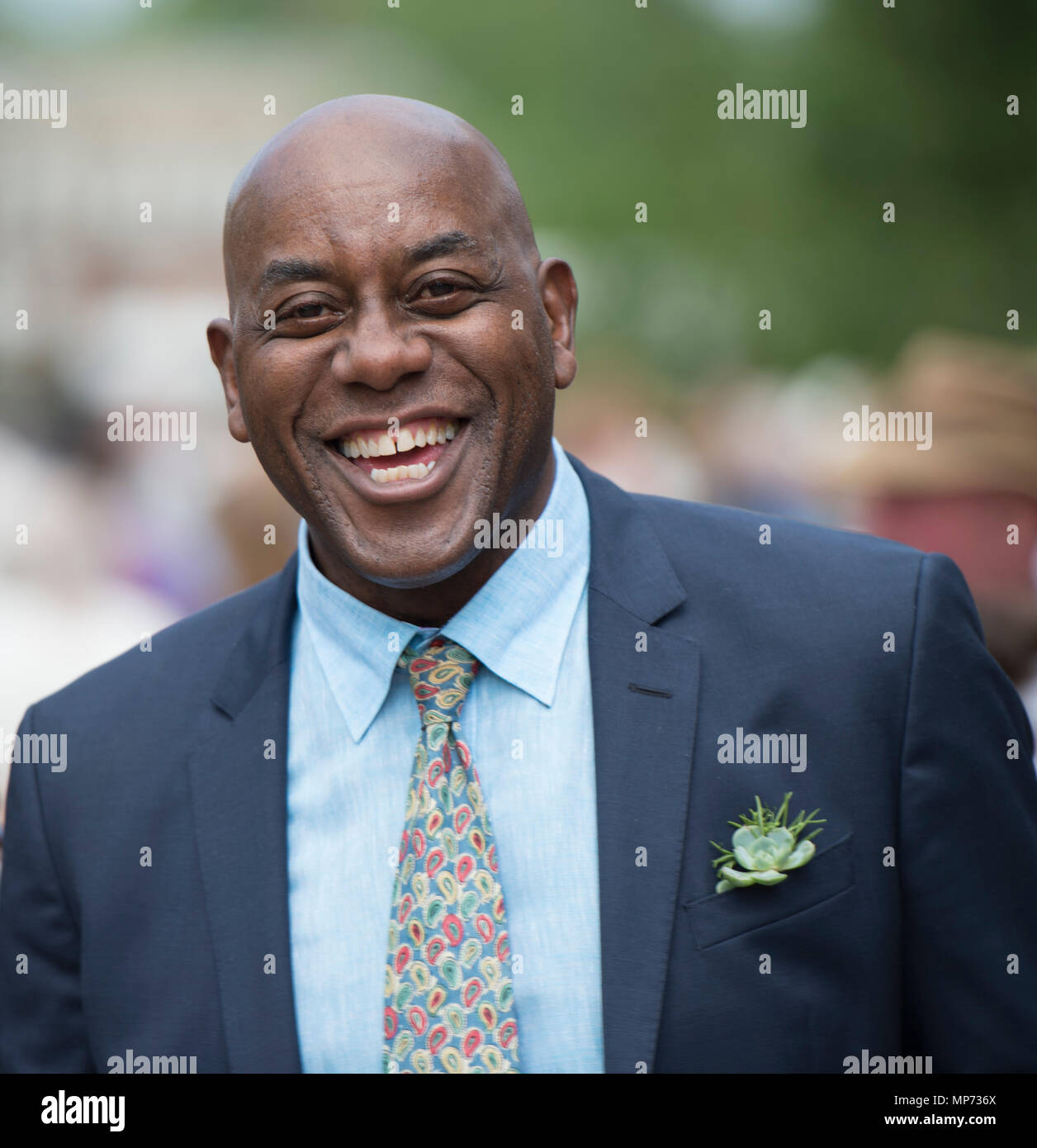 Royal Hospital Chelsea, Londra, Regno Unito. 21 Maggio, 2018. Premere il tasto giorno per la RHS Chelsea Flower Show 2018. Foto: Lo chef TV e presentatore Ainsley Harriott presso la mostra. Credito: Malcolm Park/Alamy Live News. Foto Stock