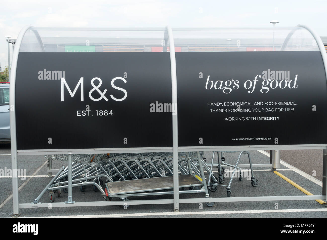 Biggleswade, Bedfordshire, Regno Unito, 21 maggio 2018. Questo fuori città Marks & Spencer Store in Biggleswade sembra essere influenzata dalle più recenti chiusure del negozio attraverso il paese che sono stati annunciati oggi da M&S. Credito: Mick Flynn/Alamy Live News Foto Stock