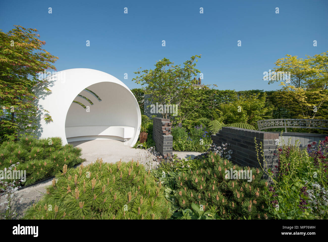 Royal Hospital Chelsea, Londra, Regno Unito. 21 Maggio, 2018. Premere il tasto giorno per la RHS Chelsea Flower Show 2018. Foto: Il Cherubino HIV giardino: una vita senza pareti progettato da Naomi Ferrett-Cohen. Credito: Malcolm Park/Alamy Live News. Foto Stock