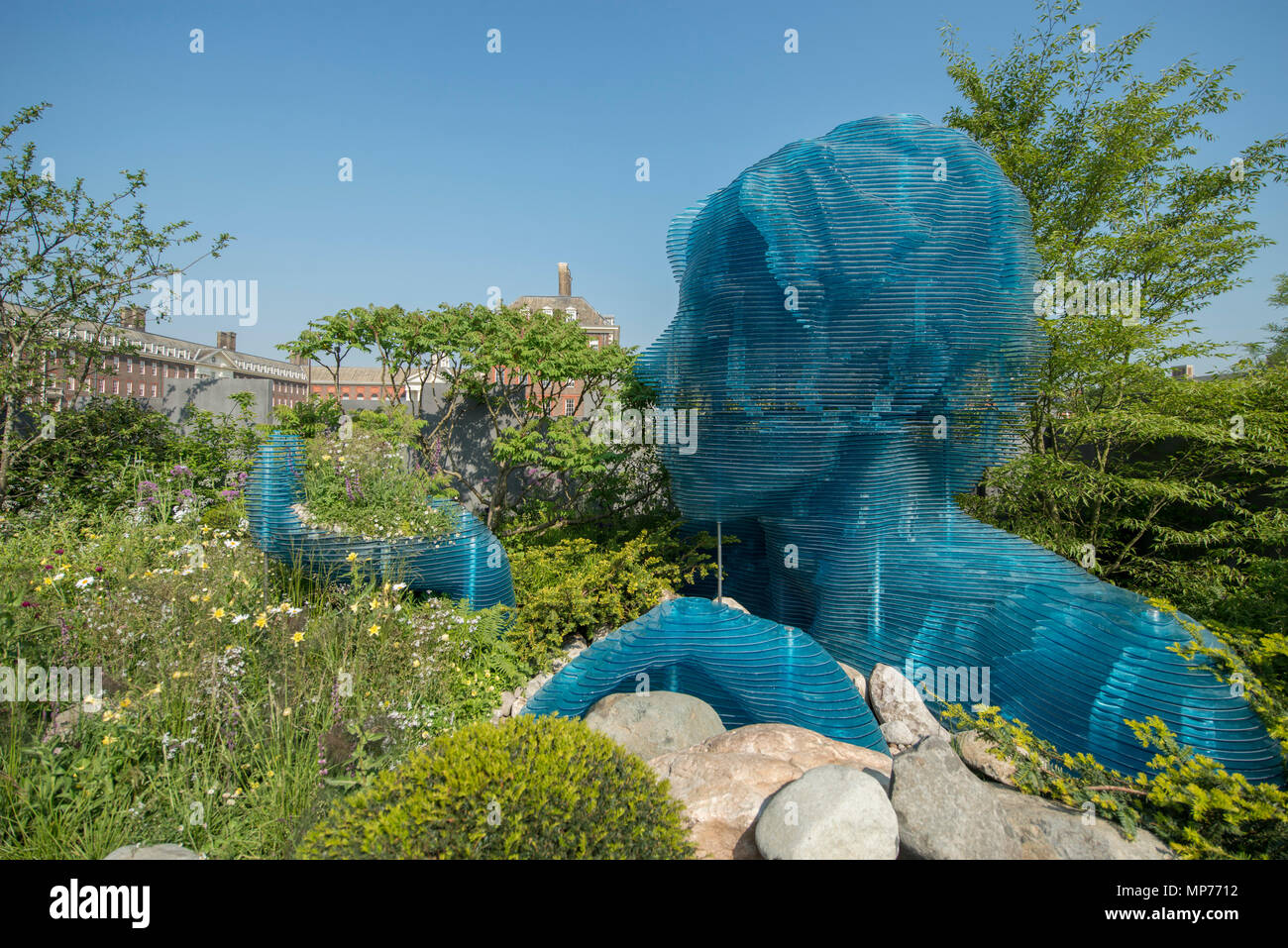 Royal Hospital Chelsea, Londra, Regno Unito. 21 Maggio, 2018. Premere il tasto giorno per la RHS Chelsea Flower Show 2018. Foto: Il mieloma UK giardino disegnato da Giovanni Everiss sotto il cielo limpido a Chelsea. Credito: Malcolm Park/Alamy Live News. Foto Stock