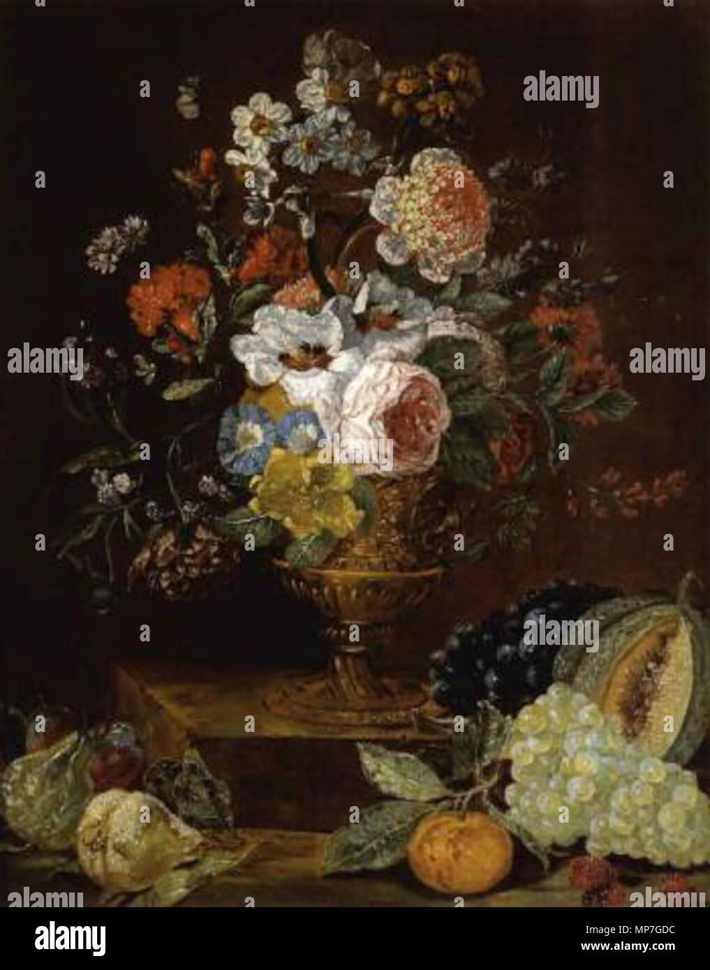 Bouquet di fiori in vaso dorato con frutta tra 1675 e 1725. 681 Giacobbe Caproens (eventualmente) - bouquet di fiori in vaso dorato con frutta Foto Stock