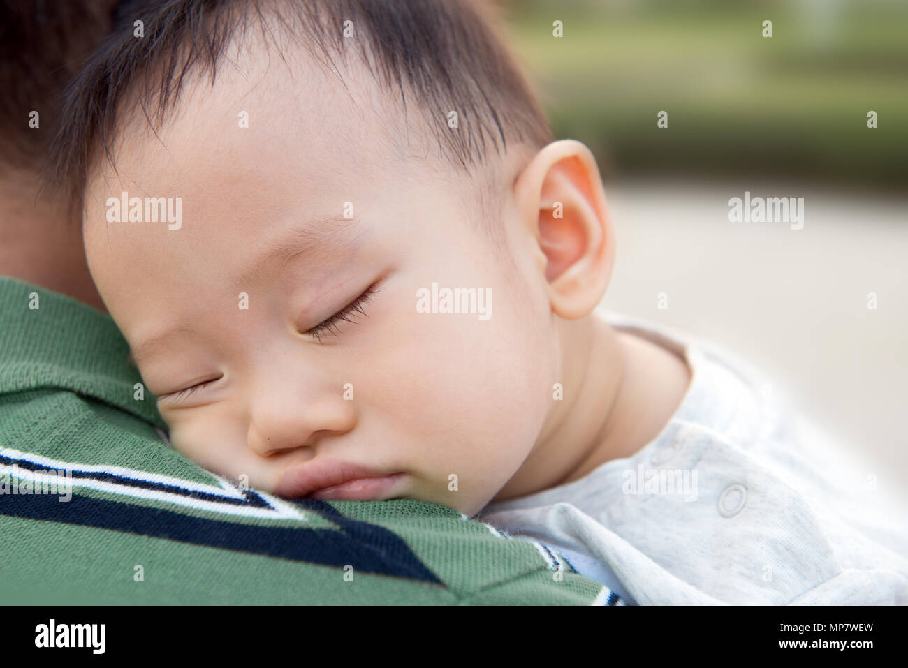 Asian baby boy con suo padre Foto Stock