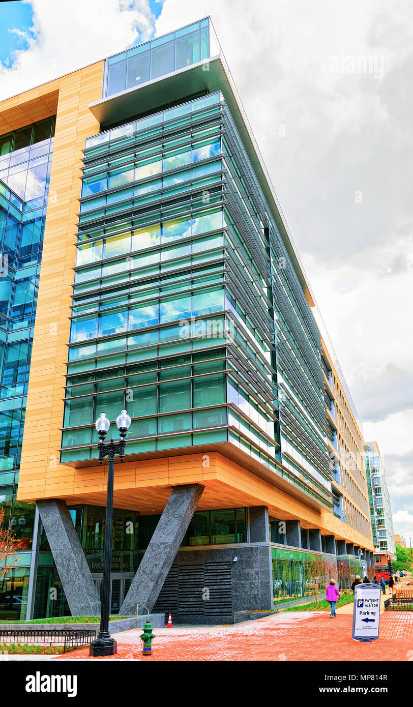 Washington D.C., Stati Uniti d'America - 2 Maggio 2015: Fondo monetario internazionale edificio a Washington, Stati Uniti d'America. È stato rinominato dopo Herbert Hoover che fu Segretario di Foto Stock