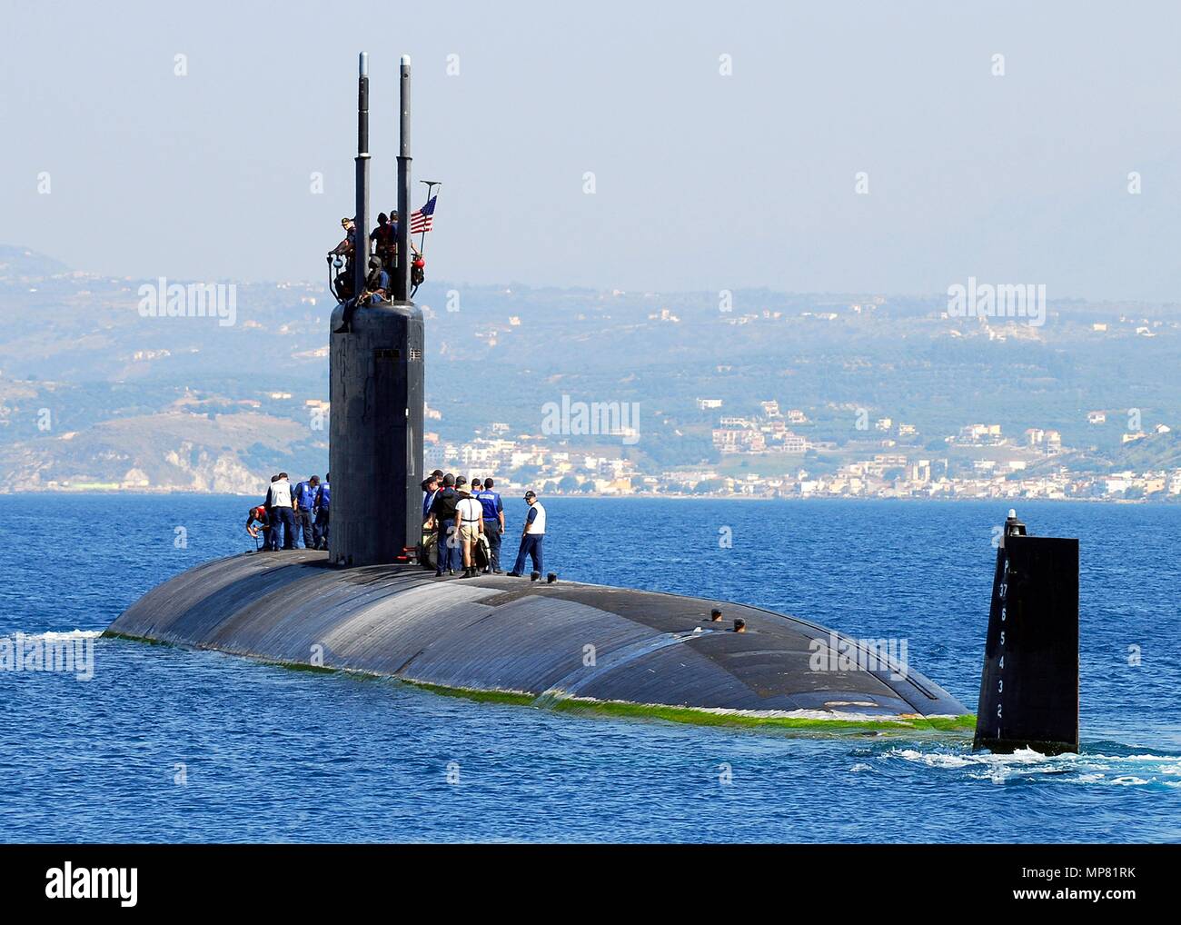 Gli Stati Uniti Navy Los Angeles-classe fast-attacco sommergibile USS Scranton si diparte Souda Bay Giugno 15, 2007 a Creta, Grecia. (Foto di Paolo Farley via Planetpix) Foto Stock