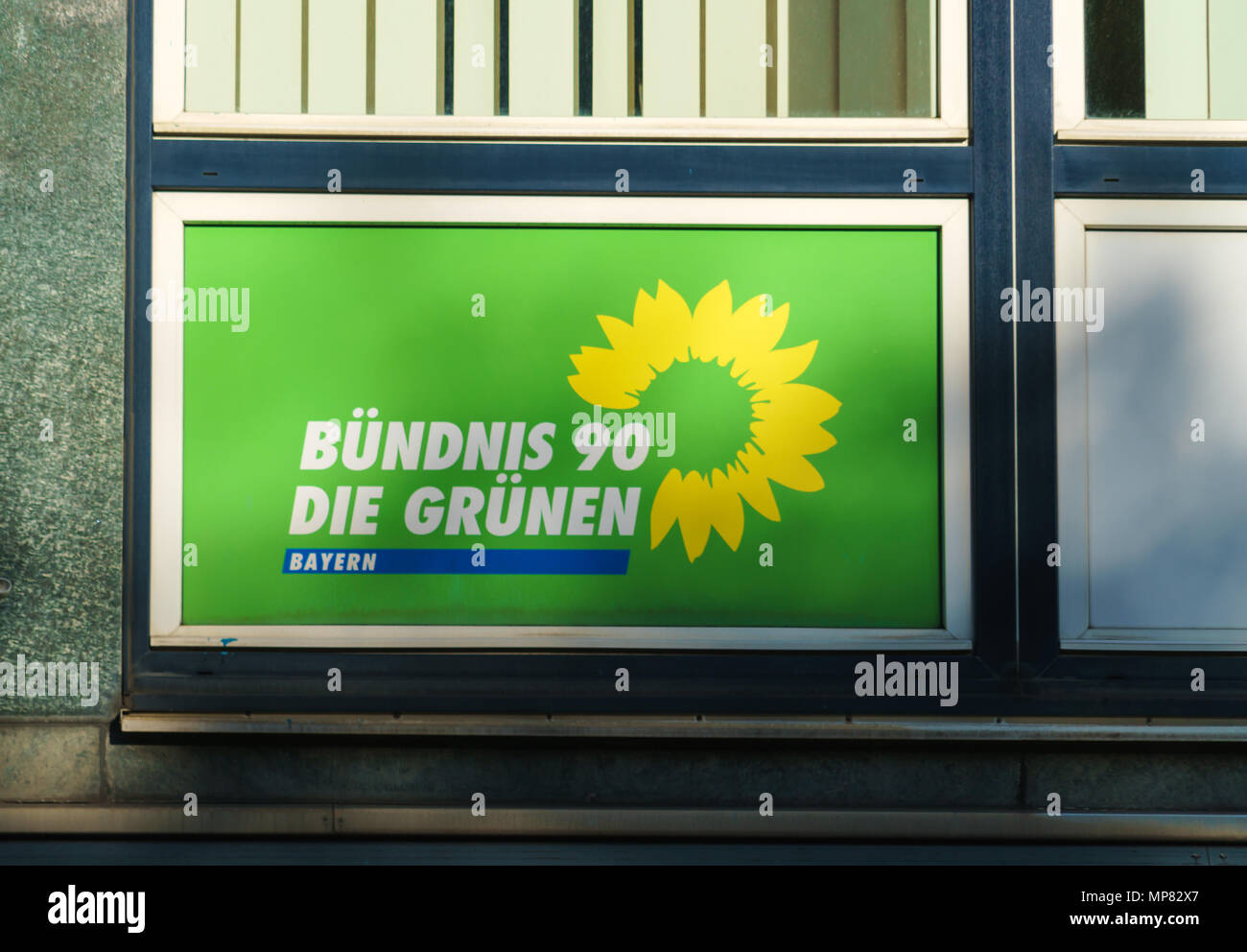 Monaco di Baviera, Germania - 20 Ottobre 2017: la pubblicità del partito Bundnis 90 Die Grunen per le strade della città Foto Stock