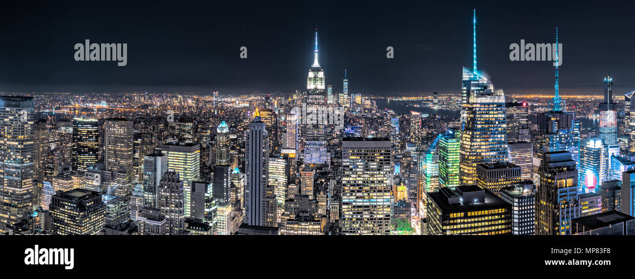 Veduta aerea di New York City di notte Foto Stock