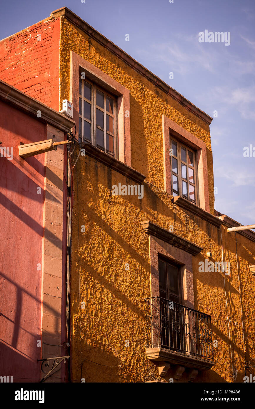 Casa arancione, San Miguel De Allende, un'era coloniale città, regione di Bajío, Messico Centrale Foto Stock