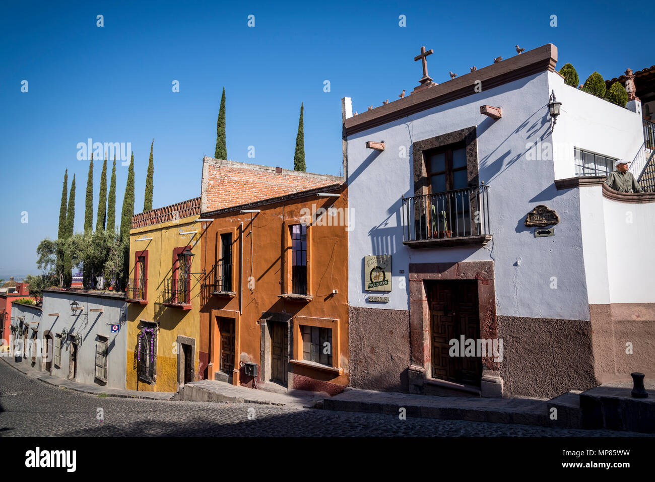 Via del centro storico, San Miguel De Allende, un'era coloniale città, regione di Bajío, Messico Centrale Foto Stock