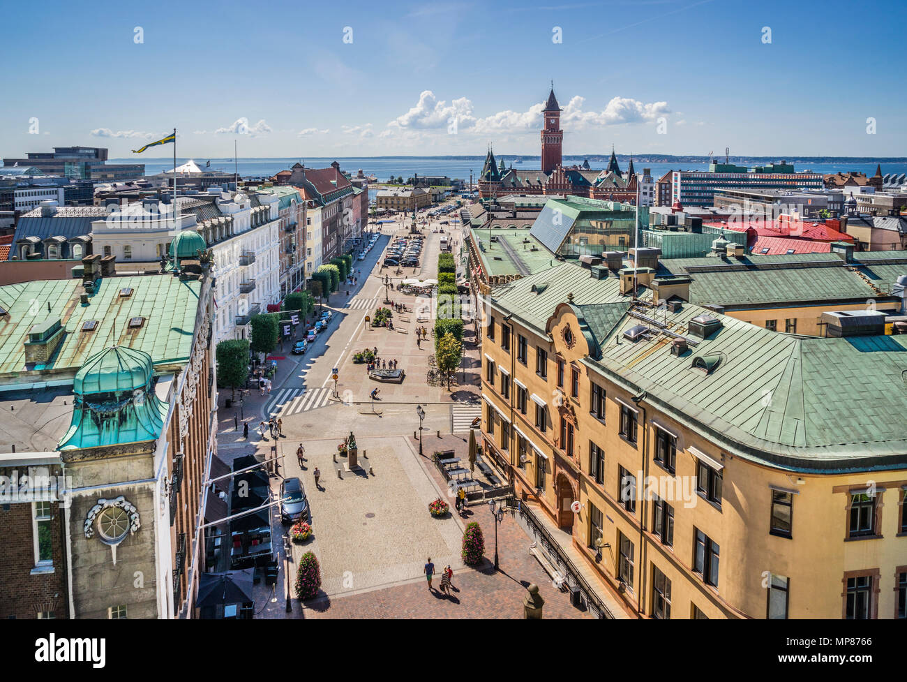 Vista del Stortoget centrale piazza principale di Helsingborg, visto da merlature del Kärnan fortezza medievale, Scania in Svezia Foto Stock