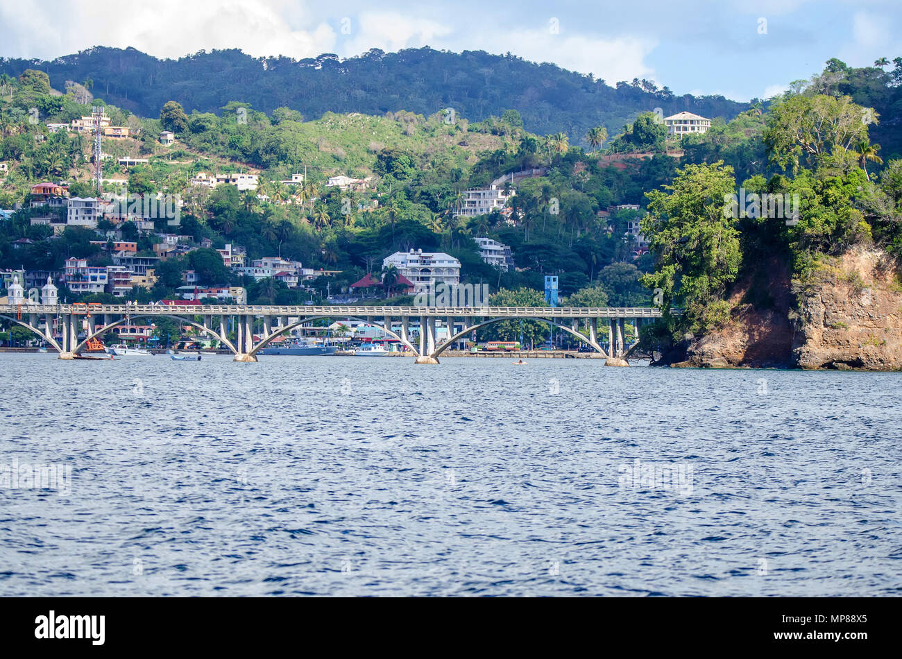 Vista di Samana Bay e il ponte, Repubblica Dominicana Foto Stock