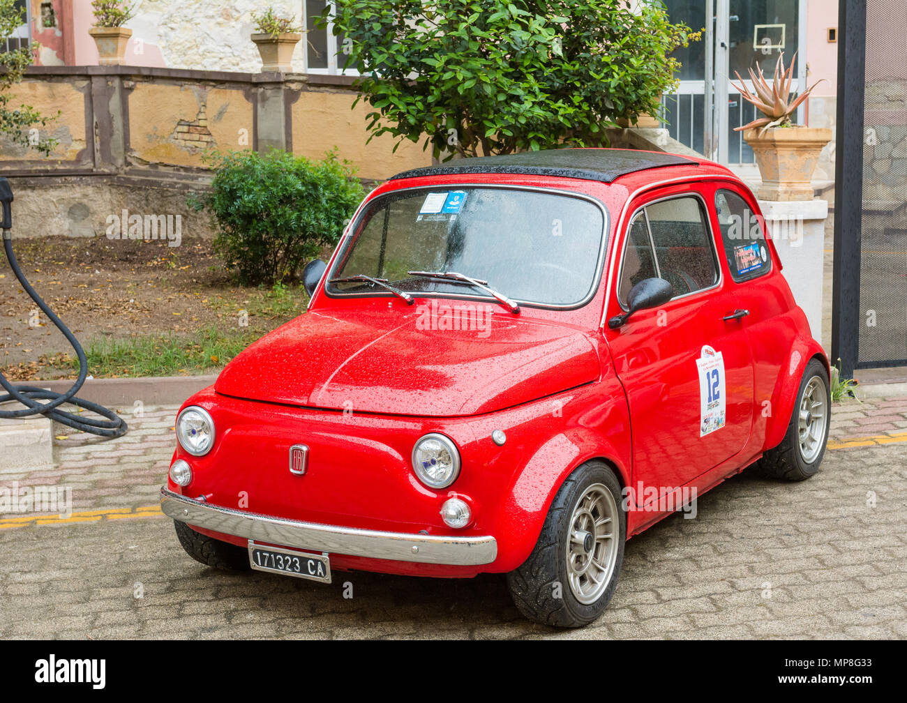 Classic Vintage rosso FIAT 500 - Cagliari, Sardegna, Italia Foto Stock