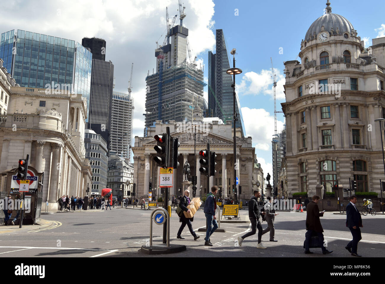 Nuovi edifici, il pinnacle in Bishopsgate e l'edificio Leadenhall su Leadenhall Street torre sopra il Royal Exchange in corrispondenza della giunzione di Lombard Foto Stock