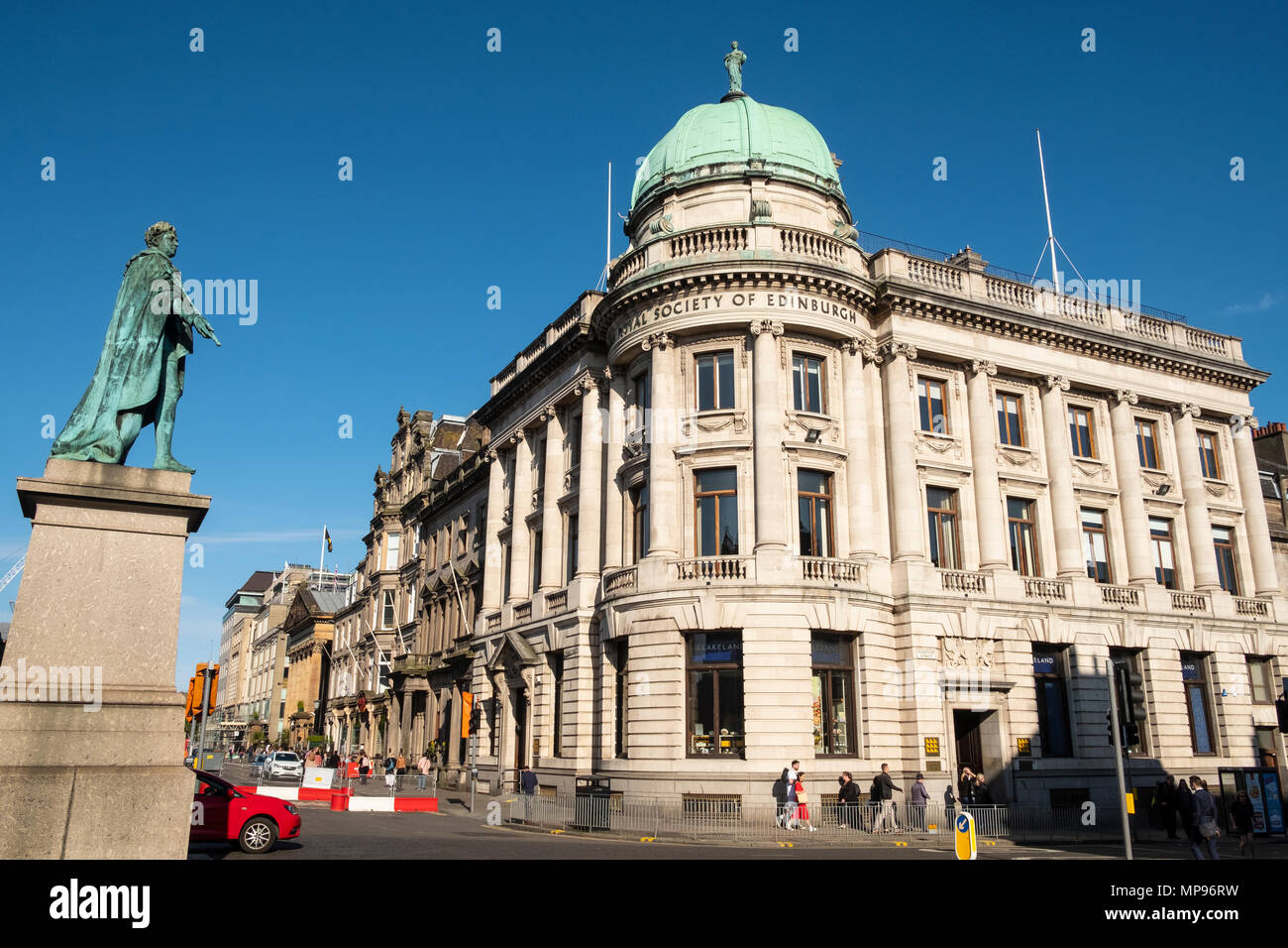 Vista della Royal Society of Edinburgh edificio su George Street, a Edimburgo, Scozia, Regno Unito Regno Unito Foto Stock