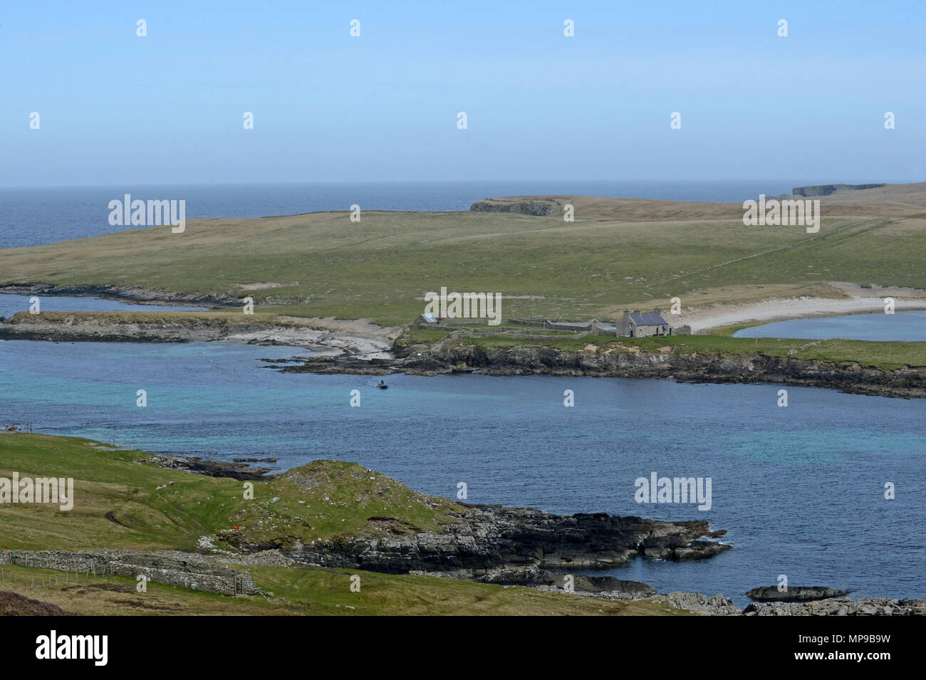Segnaletica e riprese zoom di Noss la riserva naturale nazionale ad est delle Isole Shetland off Bressay accessibile solo dalla piccola nervatura Foto Stock