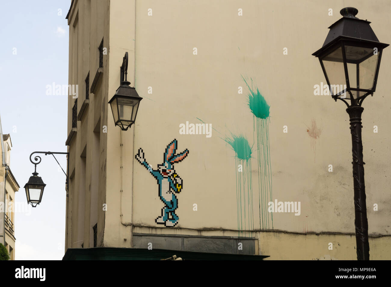 Stencil di Bugs Bunny nel quartiere Marais di Parigi, Francia. Foto Stock