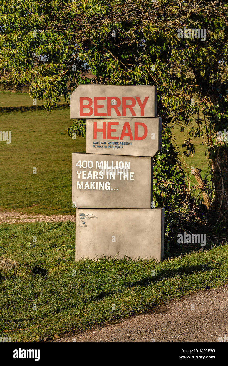 Segno di ingresso dal parcheggio auto per Berry Head riserva naturale vicino a Brixham, Devon. Marzo 2018. Foto Stock