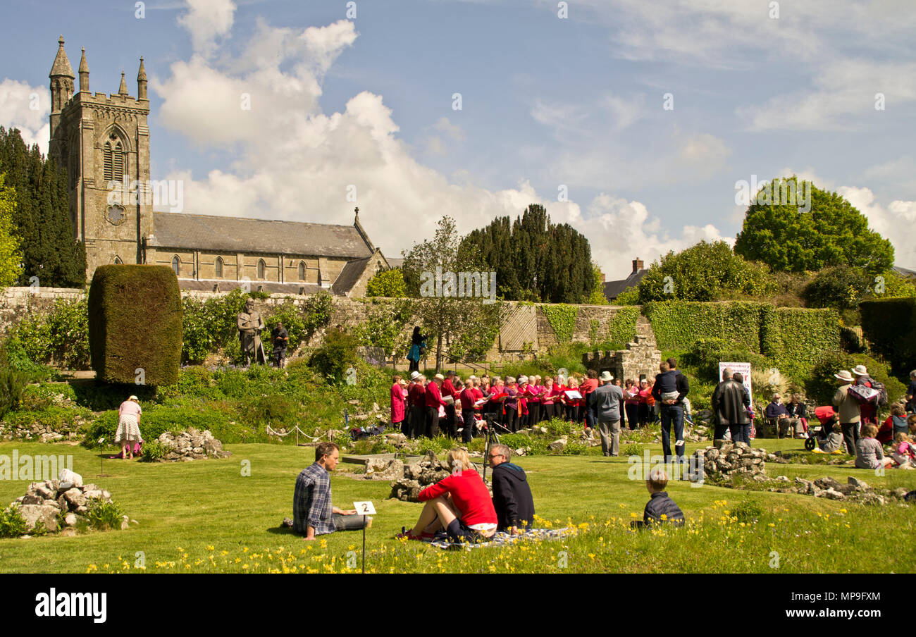 Abbey Gardens Shaftesbury coro in concerto Foto Stock