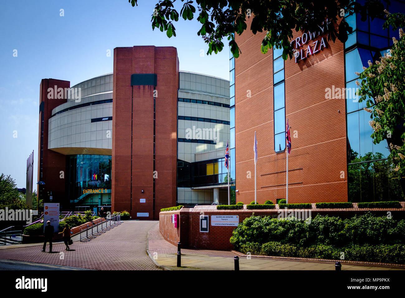 Harrogate Convention Center e il Crowne Plaza Hotel, Harrogate, North Yorkshire, Regno Unito Foto Stock