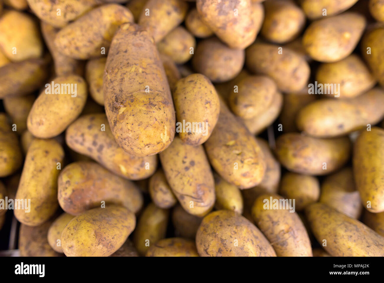 Full Frame Shot di materie sano di patate per la vendita Foto Stock