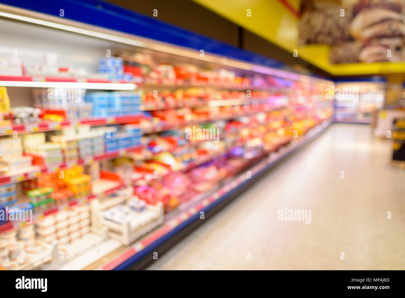 Vista sfocati di supermercato Foto Stock