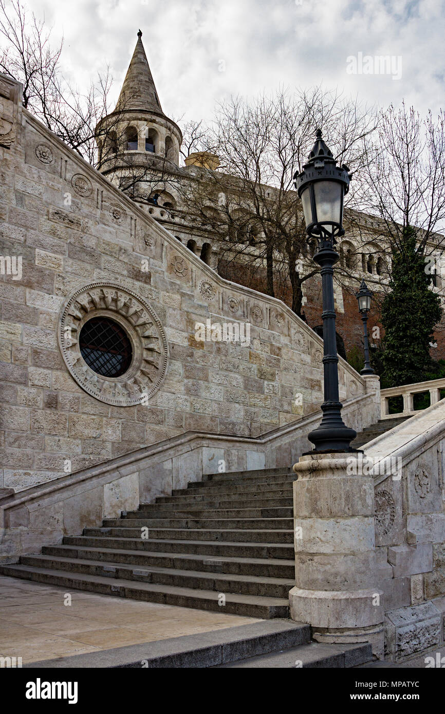 Il Bastione del Pescatore,parte della terrazza in stile neo-gotico situato sulla banca di Buda del Danubio. Budapest, Ungheria Foto Stock