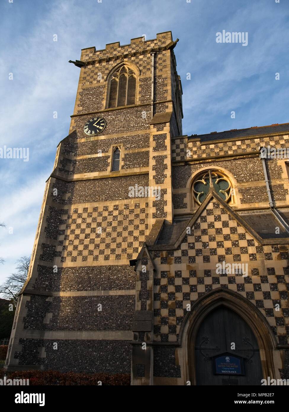 Hertfordshire, Regno Unito - 16 Aprile 2018: Chiesa di S. Giovanni Battista, Barnet Foto Stock